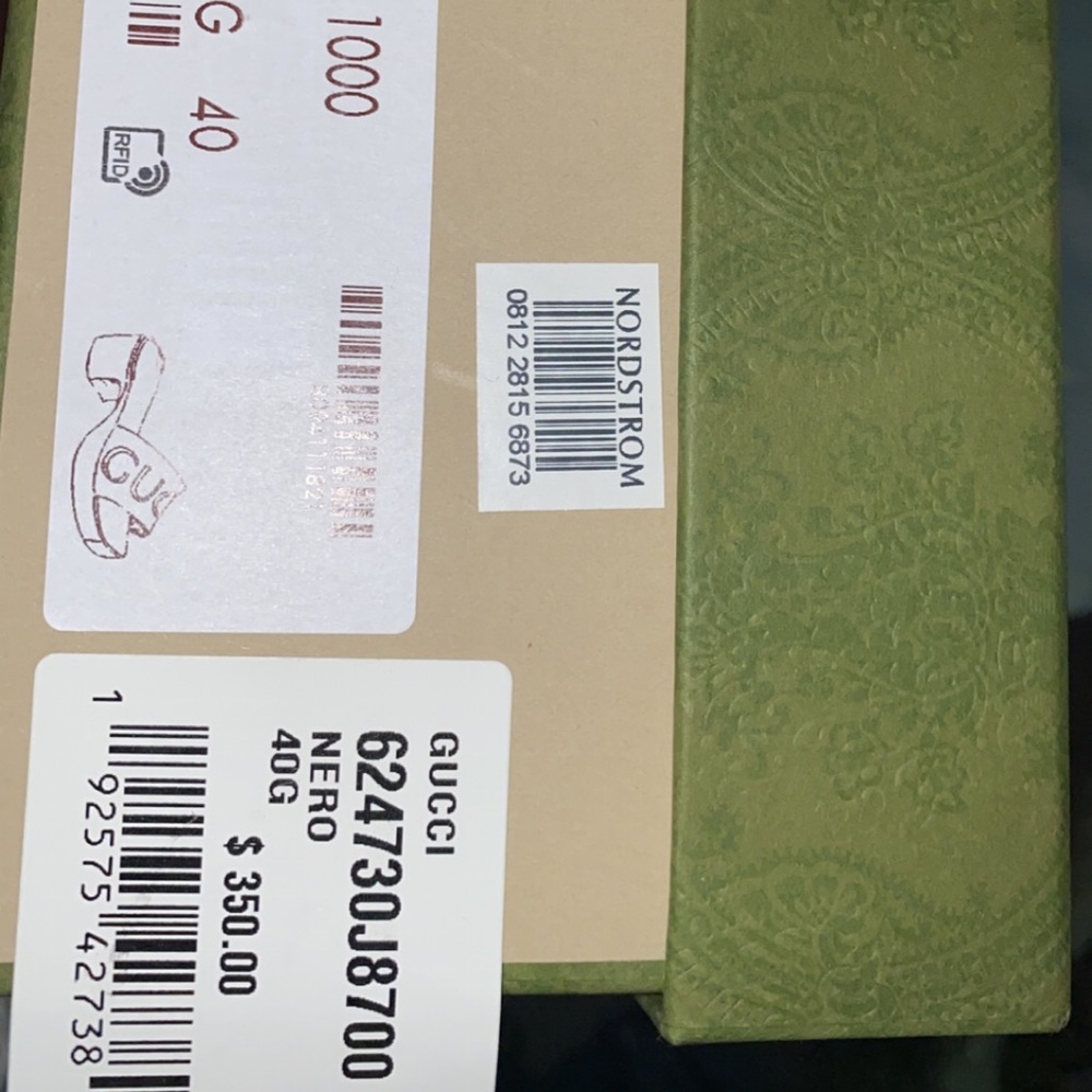 Never Worn! GUCCI SANDALS.